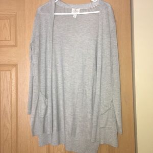 Size: S St. John’s Bay long gray cardigan